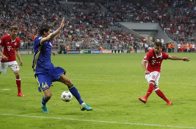 Fußball, CL, Bayern München - FK Rostow Juan BERNAT, FCB 18 Torschuss, schiesst das Tor zum 5-0 FC BAYERN MUENCHEN - FK ROSTOW Gruppnphase, Fussball UEFA Champions League, Muenchen, 13.09.2016 CL Saison 2016 2017
