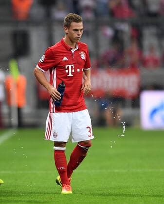 Fußball, CL, Bayern München - FK Rostow FUSSBALL CHAMPIONS LEAGUE SAISON 2016 2017 GRUPPENPHASE FC Bayern Muenchen - FK Rostow 13.09.2016 Joshua Kimmich (FC Bayern Muenchen) spuckt aus 