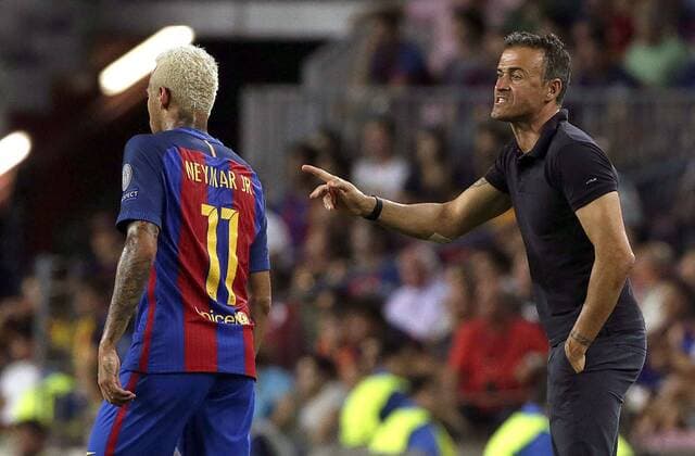 Fußball, CL, FC Barcelona - Celtic Glasgow FC Barcelona Barca s Spansh coach Luis Enrique (R) gives Neymar directions against Celtic Glasgow during their UEFA Champions League 1st journey match at Camp Nou Stadium in Barcelona, Catalonia, Spain, 13 September 2016. FC BARCELONA VS. CELTIC GLASGOW !ACHTUNG: NUR REDAKTIONELLE NUTZUNG!  BCN001 20160913-636094049598233966