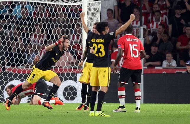 v.li.: Saul Niguez (Atletico Madrid) mit Torjubel, celebrate the goal, goal celebration, Jubel über das Tor 0:1 , Fussball, UEFA Champions League, PSV Eindhoven - Atletico Madrid, xmrx