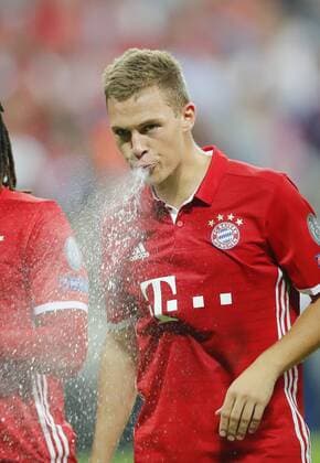 Joshua KIMMICH, FCB 32 Halbfigur, Freisteller , Aktion, Einzelbild, Portrait, Porträt, spuckt Wasser FC BAYERN MUENCHEN - FK ROSTOW 5-0 Gruppnphase, Fussball UEFA Champions League, Muenchen, 13.09.2016 CL Saison 2016 2017