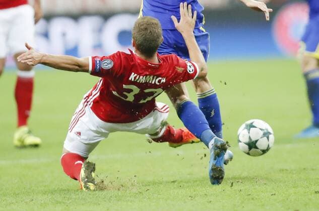Joshua KIMMICH, FCB 32 Foul, unsportlich, Regelverstoss, gefoult, schweres, Vergehen, unfair, Zweikampf , Aktion um den Ball FC BAYERN MUENCHEN - FK ROSTOW 5-0 Gruppnphase, Fussball UEFA Champions League, Muenchen, 13.09.2016 CL Saison 2016 2017