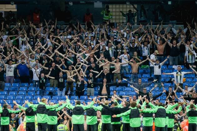 Monchengladbach fans, SEPTEMBER 13, 2016 - Football Soccer : Borussia Monchengladbach fans greet the team after the match has been postponed during the UEFA Champions League Group Stage match between Manchester City and Borussia Monchengladbach at Etihad Stadium in Manchester, England. Noxthirdxpartyxsales  (mdga011855)