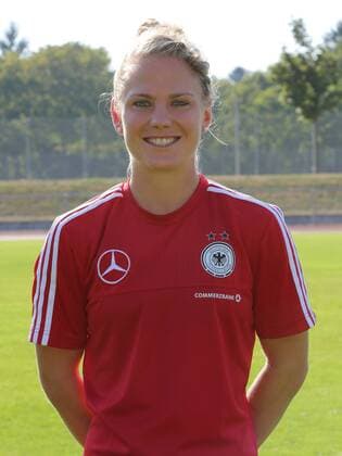 13.09.2016 xcex Deutschland, Frankfurt, Fussball, Frauenfussball Fototermin und Training bei den DFB-Frauen mit Steffi Jones als neue Bundestrainerin der Frauenfußball-Nationalmannschaft Leonie Maier