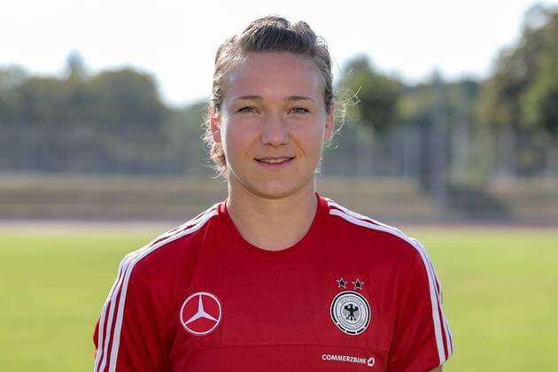 Josephine Henning (DFB, 2), Porträt, Portrait, Fussball, Frauen, Porträtfotos und Teamfoto der DFB-Frauen, xozx