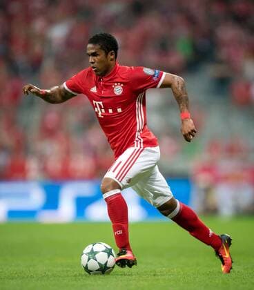 13. September 2016: Muenchen, Allianz Arena: Fussball UEFA Champions League: FC Bayern Muenchen - FK Rostow: Muenchens Douglas Costa de Souza am Ball.