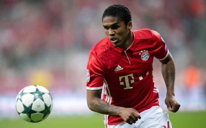 13. September 2016: Muenchen, Allianz Arena: Fussball UEFA Champions League: FC Bayern Muenchen - FK Rostow: Muenchens Douglas Costa de Souza am Ball.