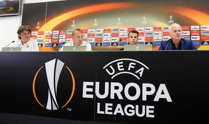 SOCCER - EL, Rapid vs Genk, preview VIENNA,AUSTRIA,14.SEP.16 - SOCCER - UEFA Europa League, SK Rapid Wien vs KRC Genk, preview, press conference PK Pressekonferenz Rapid. Image shows press officer Peter Klinglmueller, head coach Mike Bueskens (Rapid), Stefan Schwab (Rapid) and Andy Marek (Rapid). Keywords: Wien Energie. GEPAxpictures xPhilippxBrem