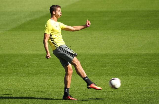 Anderlecht s Leander Dendoncker pictured in action during a training session of Belgian first league soccer team RSC Anderlecht, Wednesday 14 September 2016. Tomorrow Anderlecht is playing the first game of the group stage of the Europa League competition against Azerbaidjan club FK Gabala, in the group C. VIRGINIExLEFOUR  x04931231x