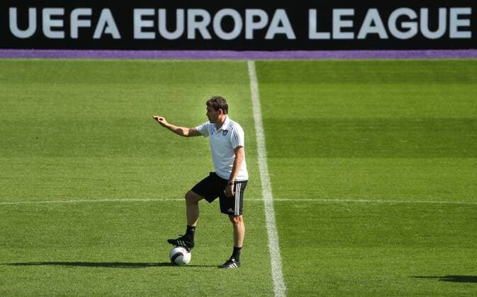 Anderlecht s head coach Rene Weiler gestures during a training session of Belgian first league soccer team RSC Anderlecht, Wednesday 14 September 2016. Tomorrow Anderlecht is playing the first game of the group stage of the Europa League competition against Azerbaidjan club FK Gabala, in the group C. VIRGINIExLEFOUR  x04931254x
