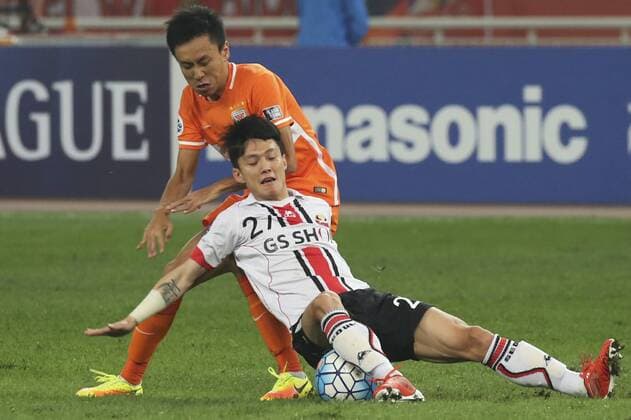 JINAN, CHINA - SEPTEMBER 14: Ko Kwang Min 27 of FC Seoul competes for the ball during the quarter final match of AFC Asian Champions League between the Shandong Luneng FC and FC Seoul at Jinan Olympic Sports Center on September 14, 2016 in Jinan, Shandong Province of China.  CFP492014788 