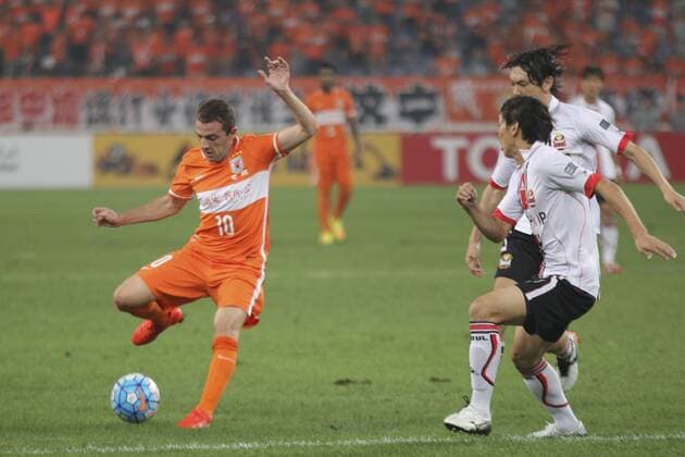 JINAN, CHINA - SEPTEMBER 14: Walter Montillo 10 of Shandong Luneng drives the ball during the quarter final match of AFC Asian Champions League between the Shandong Luneng FC and FC Seoul at Jinan Olympic Sports Center on September 14, 2016 in Jinan, Shandong Province of China.  CFP492014794 