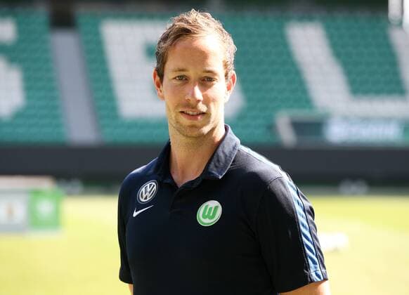 Elk Joern Jörn Teammanager Einzelbild Querformat Fußball Fussball GER 1.BL Porträttermin 2016 2017 VfL Wolfsburg 14.09.2016