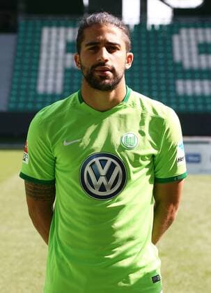 Ricardo Rodriguez (34) Einzelbild Hochformat Fußball Fussball GER 1.BL Porträttermin 2016 2017 VfL Wolfsburg 14.09.2016