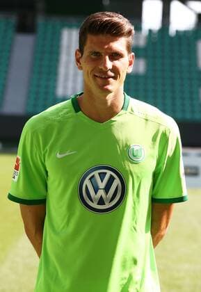 Mario Gomez (33) Einzelbild Hochformat Fußball Fussball GER 1.BL Porträttermin 2016 2017 VfL Wolfsburg 14.09.2016
