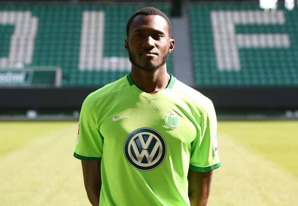 Josuha Guilavogui (23) Einzelbild Querformat Fußball Fussball GER 1.BL Porträttermin 2016 2017 VfL Wolfsburg 14.09.2016