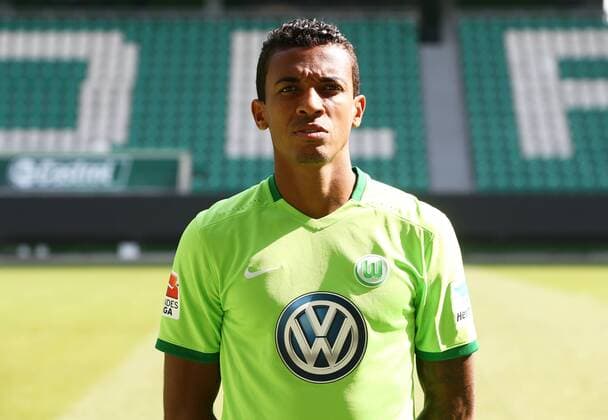 Luiz Gustavo (22) Einzelbild Querformat Fußball Fussball GER 1.BL Porträttermin 2016 2017 VfL Wolfsburg 14.09.2016