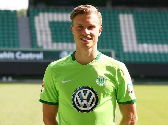 Yannick Gerhardt (13) Einzelbild Querformat Fußball Fussball GER 1.BL Porträttermin 2016 2017 VfL Wolfsburg 14.09.2016