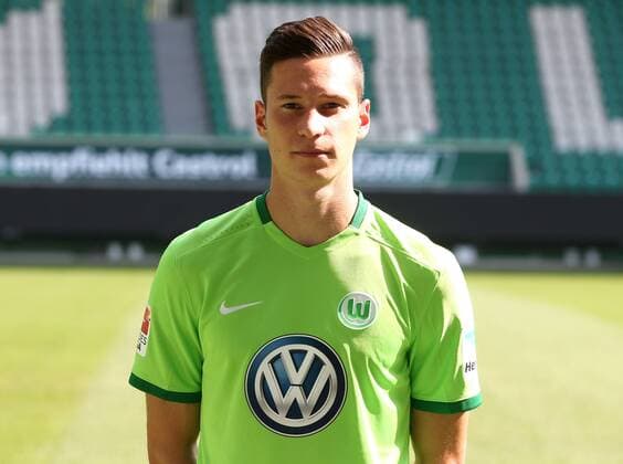 Julian Draxler (10) Einzelbild Querformat Fußball Fussball GER 1.BL Porträttermin 2016 2017 VfL Wolfsburg 14.09.2016