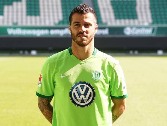 Vieirinha (8) Einzelbild Querformat Fußball Fussball GER 1.BL Porträttermin 2016 2017 VfL Wolfsburg 14.09.2016