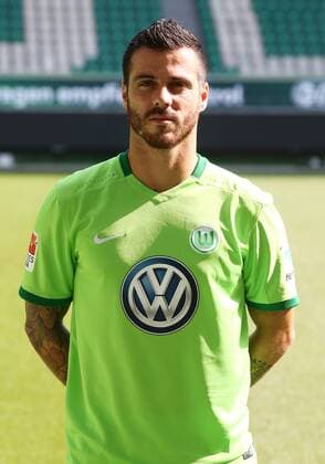 Vieirinha (8) Einzelbild Hochformat Fußball Fussball GER 1.BL Porträttermin 2016 2017 VfL Wolfsburg 14.09.2016