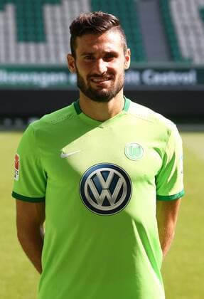 Daniel Caligiuri (7) Einzelbild Hochformat Fußball Fussball GER 1.BL Porträttermin 2016 2017 VfL Wolfsburg 14.09.2016
