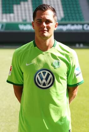 Marcel Schaefer Schäfer (4) Einzelbild Hochformat Fußball Fussball GER 1.BL Porträttermin 2016 2017 VfL Wolfsburg 14.09.2016