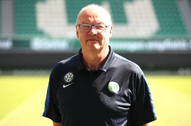 Heribert Ruettger Rüttger Zeugwart Einzelbild Querformat Fußball Fussball GER 1.BL Porträttermin 2016 2017 VfL Wolfsburg 14.09.2016