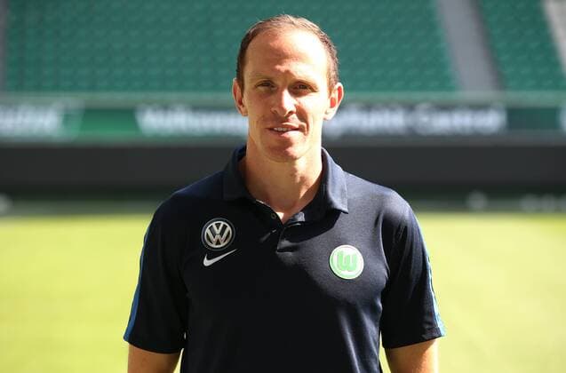 Oliver Mutschler Reha- und Athletiktrainer Einzelbild Querformat Fußball Fussball GER 1.BL Porträttermin 2016 2017 VfL Wolfsburg 14.09.2016