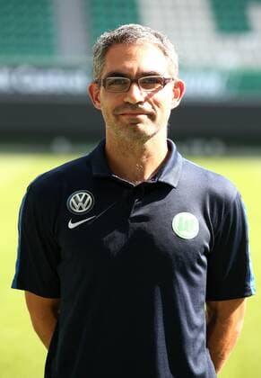 Michele Putaro Leitender Physiotherapeut Einzelbild Hochformat Fußball Fussball GER 1.BL Porträttermin 2016 2017 VfL Wolfsburg 14.09.2016