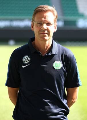 Dr. Gunter Wilhelm Mannschaftsarzt Einzelbild Hochformat Fußball Fussball GER 1.BL Porträttermin 2016 2017 VfL Wolfsburg 14.09.2016