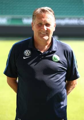 Ton Lokhoff Assistenztrainer Einzelbild Hochformat Fußball Fussball GER 1.BL Porträttermin 2016 2017 VfL Wolfsburg 14.09.2016
