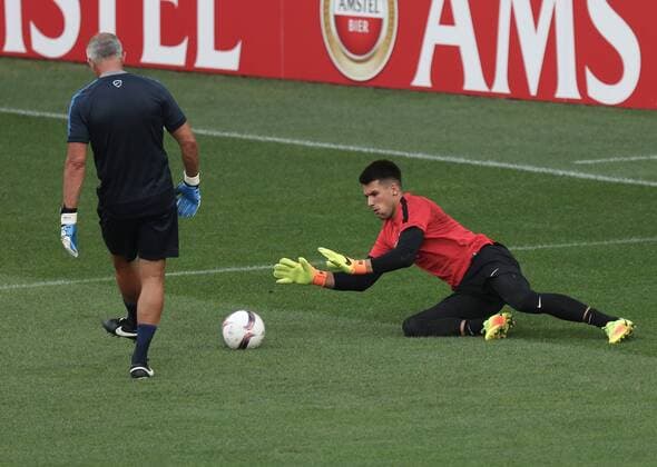 SOCCER - EL, Giurgiu vs A.Wien, preview BUCHAREST,ROMANIA,14.SEP.16 - SOCCER - UEFA Europa League, Astra Giurgiu vs FK Austria Wien, preview, training, A.Wien. Image shows goalkeeper coach Franz Gruber and Osman Hadzikic (A.Wien). GEPAxpictures xChristianxOrt