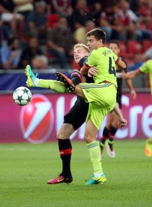 14.09.2016, xovx, Fussball UEFA Champions League, Bayer 04 Leverkusen - ZSKA Moskau, emspor , v.l. Lars Bender (Bayer 04 Leverkusen), Georgiy Schennikov (ZSKA Moskau), Aktion. Leverkusen