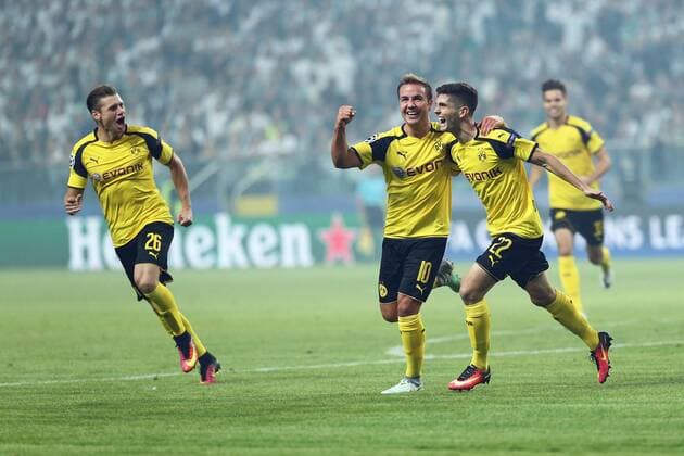 Fußball, CL, Legia Warschau - Borussia Dortmund FUSSBALL CHAMPIONS LEAGUE 2016 2017 LEGIA WARSCHAU - BVB BORUSSIA DORTMUND MARIO GÖTZE, LUKASZ PISZCZEK, CHRISTIAN PULISIC BRAMKA SCORES BORUSSIA  20160914CSLG0004