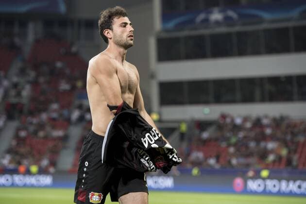 Admir Mehmedi (Bayer 04 Leverkusen 14) wechselt vor dem Spiel sein Trikot beim Champions League Spiel zwischen Bayer 04 Leverkusen und ZSKA Moskau am 14.09.2016, Leverkusen Copyright: xSchülerx xEibner-Pressefotox EP_jse