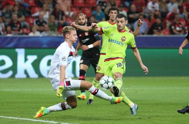14.09.2016, xovx, Fussball UEFA Champions League, Bayer 04 Leverkusen - ZSKA Moskau, emspor , v.l. Bernd Leno (Bayer 04 Leverkusen), Alan Dzagoev (ZSKA Moskau) mit dem Tor zum 1:2, Aktion. Leverkusen