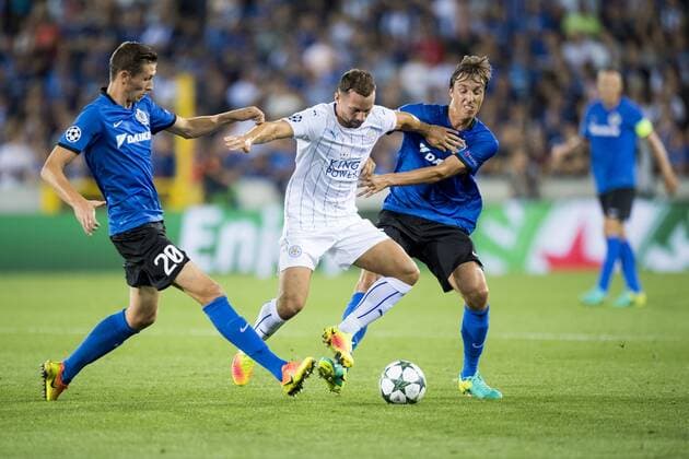 Club s Hans Vanaken, Leicester s Danny Drinkwater and Club s Benoit Poulain fight for the ball during a game of the first day of the group stage of the UEFA Champions League competition between Belgian first division soccer team Club Brugge KV and English club Leicester City F.C. in the group G in Brugge, Wednesday 14 September 2016. JASPERxJACOBS  x04931809x
