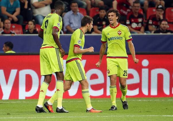 14.09.2016, xovx, Fussball UEFA Champions League, Bayer 04 Leverkusen - ZSKA Moskau, emspor , v.l. Lacina Traore (ZSKA Moskau), Aleksey Ionov (ZSKA Moskau) und Roman Eremenko (ZSKA Moskau) bejubeln das Tor zum 2:2, Freisteller. Leverkusen