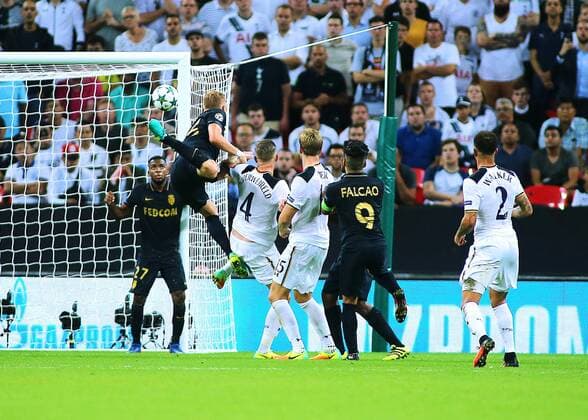 14.09.2016. Wembley Stadium, London, England. UEFA Champions League Football. Tottenham Hotspur versus Monaco. Tottenham Hotspur Defender Toby Alderweireld scores with a header from a Tottenham corner, 2-1 Monaco xMarkxKertonx  ActionPlus11789462