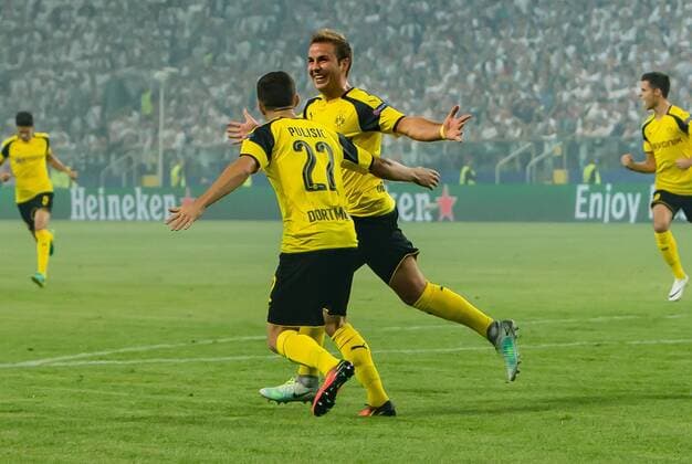 Fußball, CL, Legia Warschau - Borussia Dortmund Warsaw, Poland 14.09.2016, UEFA Champions League - 2016 17 Season, Group F - Matchday 1, Legia Warschau - BV Borussia Dortmund, Jubel um den Torschuetzen zum 0:1 Mario Goetze (BVB) ( DeFodi048