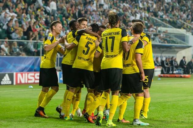 Warsaw, Poland 14.09.2016, UEFA Champions League - 2016 17 Season, Group F - Matchday 1, Legia Warschau - BV Borussia Dortmund, Marc Bartra (BVB) Torschuetze zum 0:3 wird bejubelt ( DeFodi048