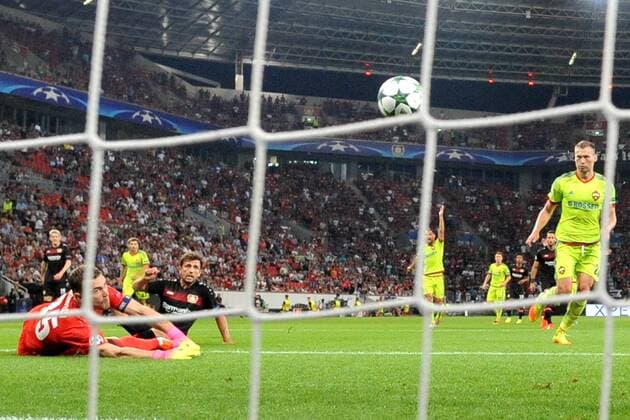 GER, Bayer Leverkusen (GER) vs ZSKA Moskau (RUS) 14.09.2016, BayArena, Leverkusen, Gruppe E, GER, Bayer Leverkusen (GER) vs ZSKA Moskau (RUS), im Bild Admir Mehmedi ( Leverkusen 14 ), zweiter von links trifft zum 1:0 für Leverkusen Foto © nordphoto Treese nordphotoxTreese