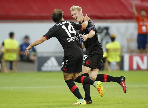 Leverkusen, Germany 14.09.2016, UEFA Champions League - 2016 17 Season, Group E - Matchday 1, Bayer 04 Leverkusen - ZSKA Moskau, Torjubel Admir Mehmedi (Leverkusen, L) mit Julian Brandt. ( DeFodi512