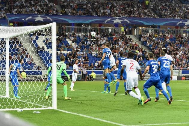 Maxime Gonalons (lyon) vs Filip Benkovic (zagreb) FOOTBALL : Lyon vs Dinamo Zagreb - Champions League - 14 09 2016 FredericChambertx 