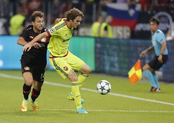 Leverkusen, Germany 14.09.2016, UEFA Champions League - 2016 17 Season, Group E - Matchday 1, Bayer 04 Leverkusen - ZSKA Moskau, Zweikampf Admir Mehmedi (Leverkusen, L) gegen Mario Fernandes (Moskau). ( DeFodi512