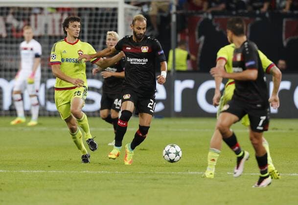 Leverkusen, Germany 14.09.2016, UEFA Champions League - 2016 17 Season, Group E - Matchday 1, Bayer 04 Leverkusen - ZSKA Moskau, Zweikampf Roman Eremenko (Moskau, L) gegen Oemer Toprak (Leverkusen). ( DeFodi512