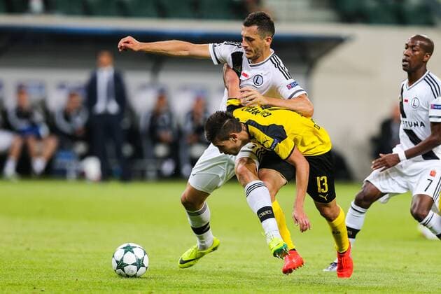 Fußball, CL, Legia Warschau - Borussia Dortmund FUSSBALL CHAMPIONS LEAGUE 2016 2017 LEGIA WARSCHAU - BVB BORUSSIA DORTMUND Tomasz Jodlowiec (Legia), Raphael Guerreiro (Borussia)  20160914toja78