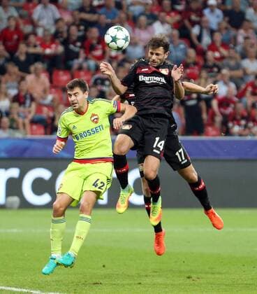 14.09.2016, xovx, Fussball UEFA Champions League, Bayer 04 Leverkusen - ZSKA Moskau, emspor , v.l. Georgiy Schennikov (ZSKA Moskau), Admir Mehmedi (Bayer 04 Leverkusen), Aktion. Leverkusen