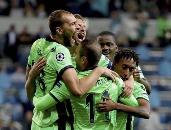 Sporting Portugal s players celebrate Bruno Cesar s 0-1 goal aganist Real Madrid during their UEFA Champions League 1st journey match at Santiago Bernabeu Stadium in Madrid, Spain, 14 September 2016. REAL MADRID VS. SPORTING PORTUGAL !ACHTUNG: NUR REDAKTIONELLE NUTZUNG!  MAD001 20160914-636094874698032264
